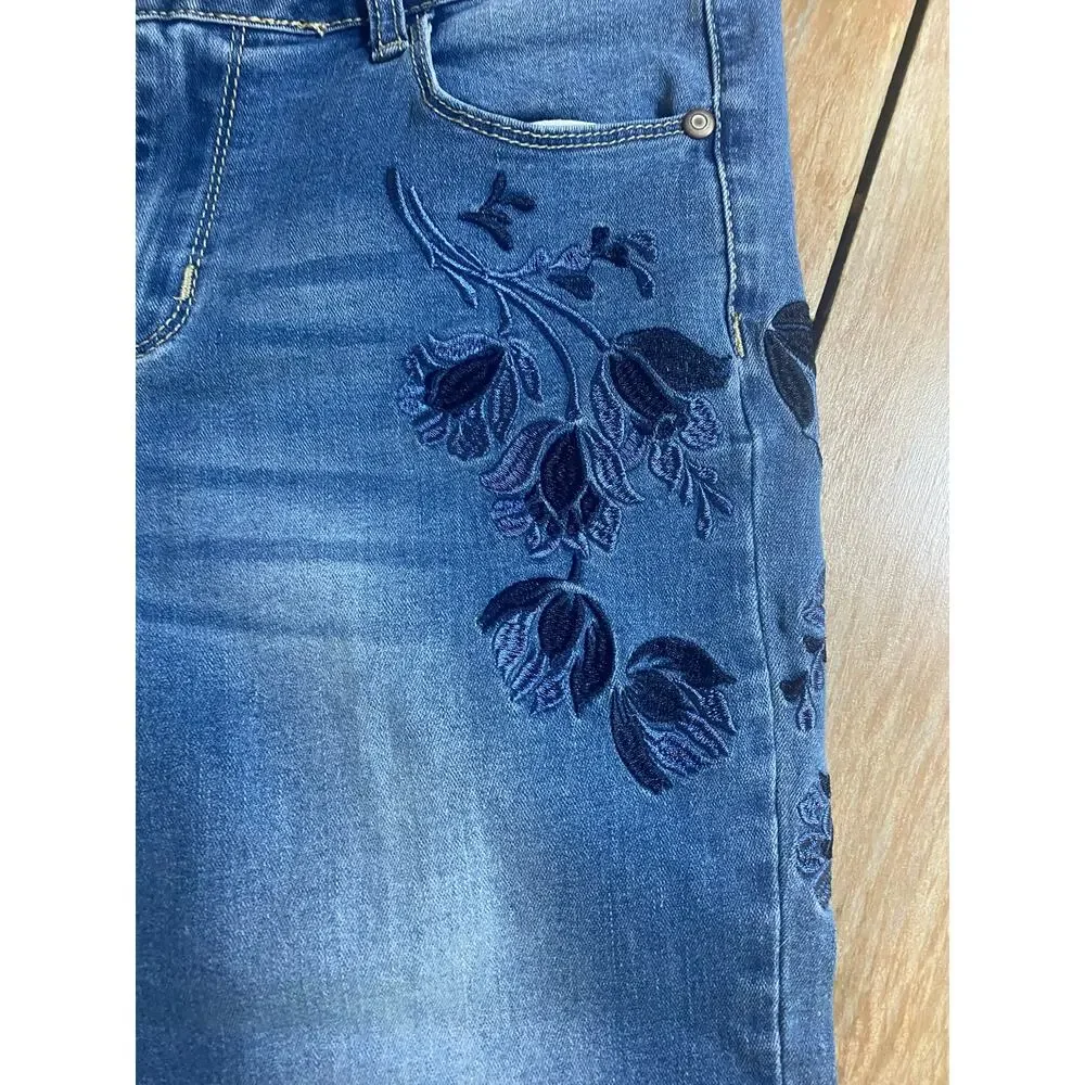 Seen and Be Seen Embroidered size 6